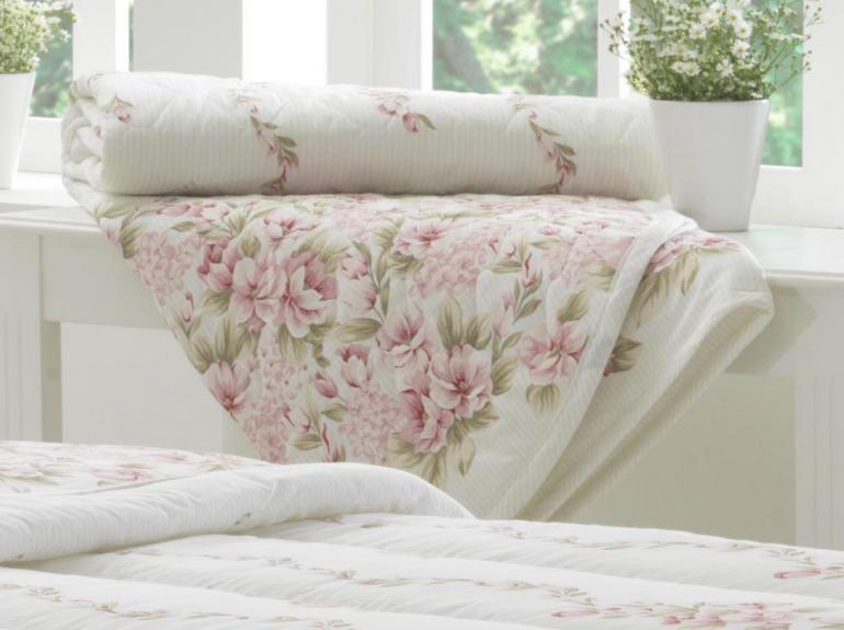 Kit: 1 Cobre-leito Casal + 2 Porta-travesseiros Casal Percal 180 fios 100% Algodo - Amlia Rosa - Dui Design