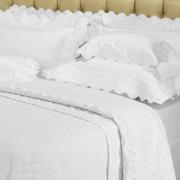 Kit: 1 Cobre-leito Casal + 2 porta-travesseiros Percal 200 fios com Bordado Ingls - Astoria Branco - Dui Design