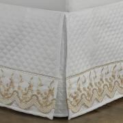 Saia para cama Box Matelassada com Bordado Ingls Casal - Astoria Branco e Caqui - Dui Design