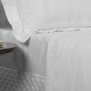 Kit: 1 Cobre-leito Queen + 2 porta-travesseiros Cetim de Algodo 1.000 fios - Baviera Branco - Dui Design