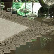 Centro de Mesa com Bordado Guipir Fcil de Limpar 85x85cm Avulso - Beatrice Bege e Taupe - Dui Design