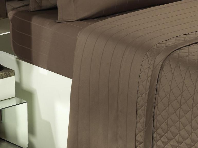 Kit: 1 Cobre-leito Casal + 2 porta-travesseiros Cetim 300 fios 100% Algodo - Bourbom Tabaco - Dui Design