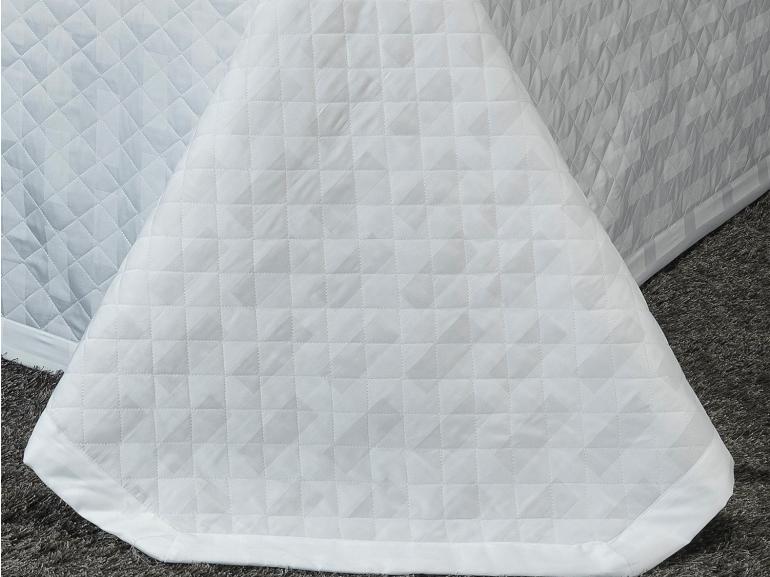 Kit: 1 Cobre-leito Queen + 2 porta-travesseiros Cetim 300 fios 100% Algodo - Caiena Branco - Dui Design