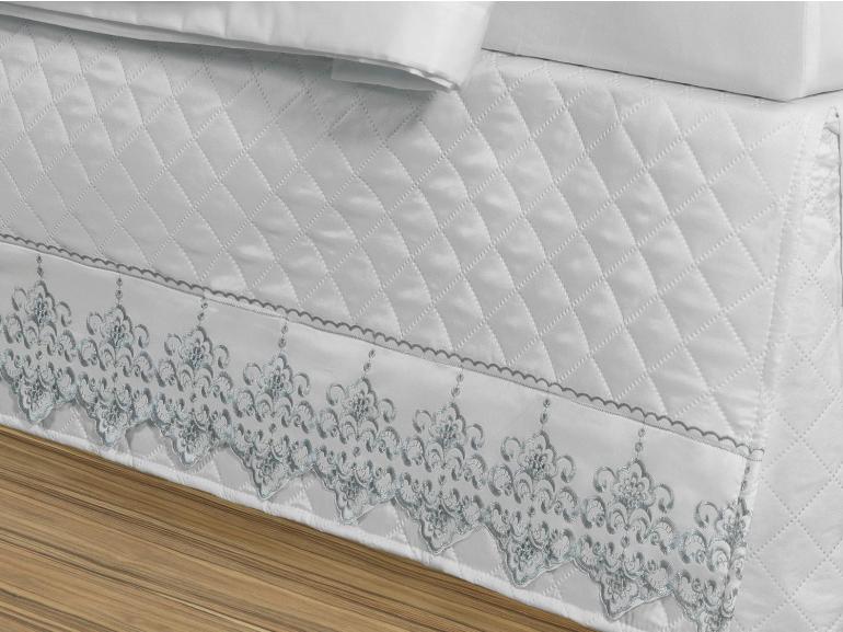 Saia para cama Box Matelassada com Bordado Ingls Casal - Castelo Branco e Azul - Dui Design