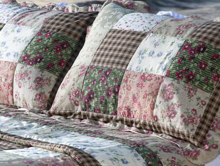 Kit: 1 Cobre-leito Casal PatchWork + 2 Porta-travesseiros - Chamonix - Corttex