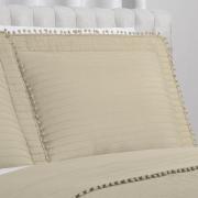 Kit: 1 Cobre-leito Pompom King Bouti de Microfibra Ultrasonic  + 2 Porta-travesseiros - Charme Bege - Dui Design