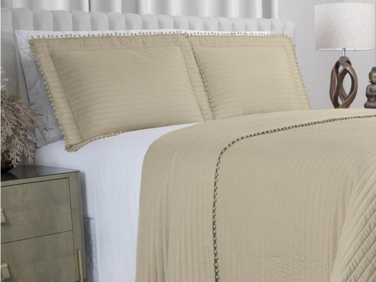 Kit: 1 Cobre-leito Pompom King Bouti de Microfibra Ultrasonic  + 2 Porta-travesseiros - Charme Bege - Dui Design