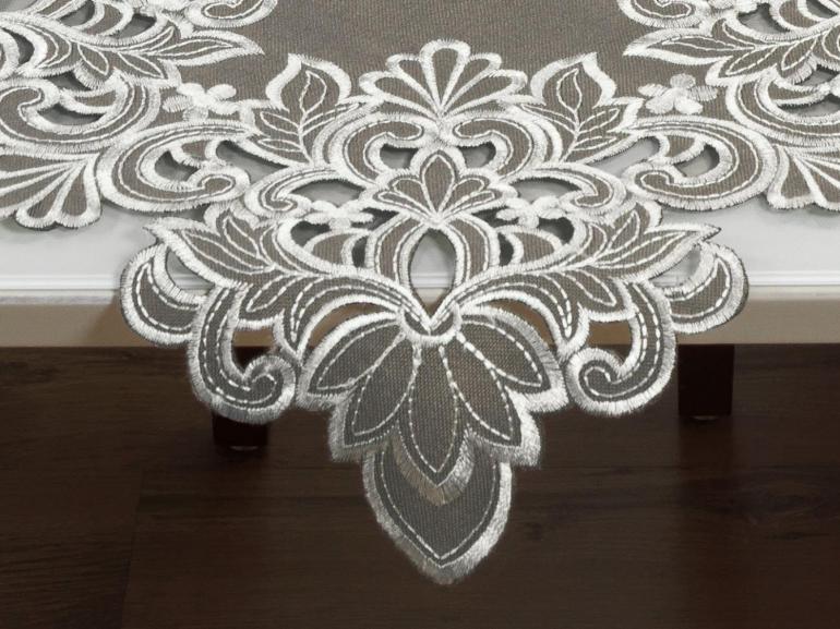 Centro de Mesa Quadrado com Bordado Richelieu 85x85cm - Classic Taupe - Dui Design