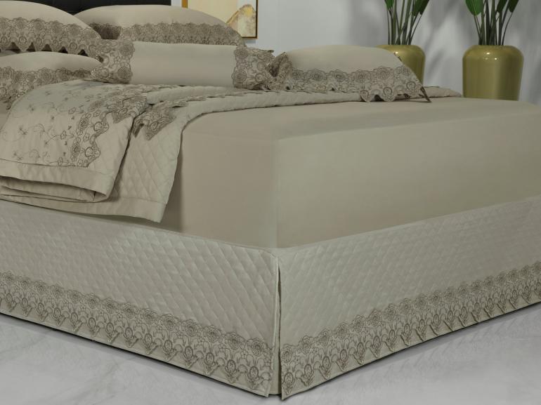 Saia para cama Box Matelassada com Bordado Inglês Casal - Classic Bege - Dui Design