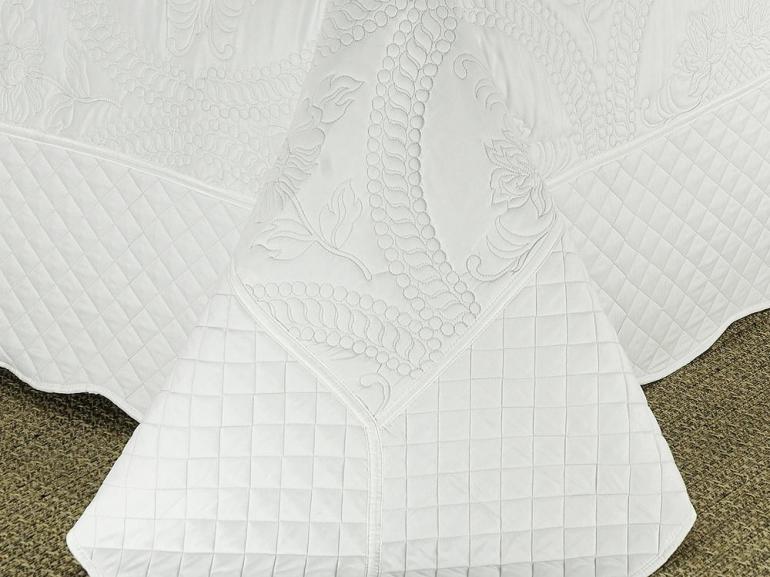 Kit: 1 Cobre-leito Casal Bouti Bordada de Microfibra + 2 Porta-travesseiros - Cristal Branco - Dui Design