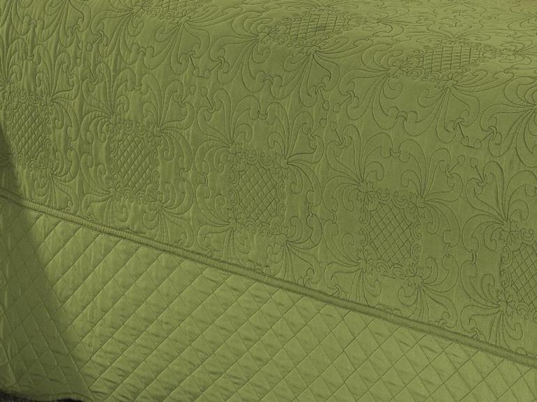 Kit: 1 Cobre-leito Queen Bouti Bordada de Microfibra + 2 Porta-travesseiros - Dhara Verde Oliva - Dui Design