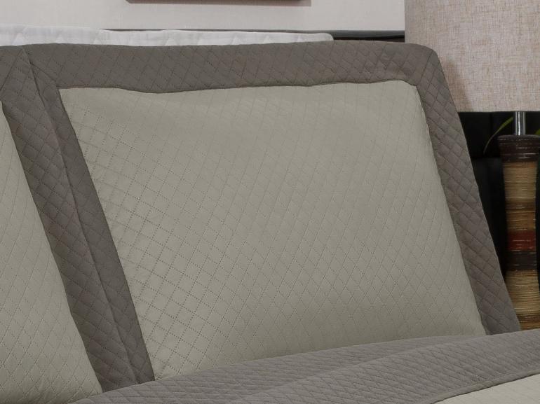 Kit: 1 Cobre-leito Casal Bouti de Microfibra Ultrasonic  + 2 Porta-travesseiros - Diamond Taupe - Dui Design