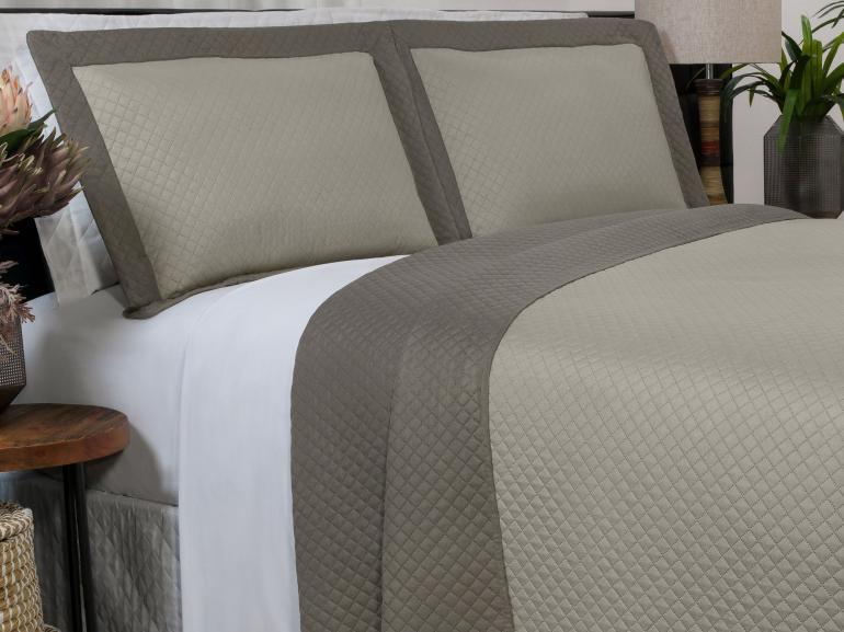 Kit: 1 Cobre-leito Casal Bouti de Microfibra Ultrasonic  + 2 Porta-travesseiros - Diamond Taupe - Dui Design