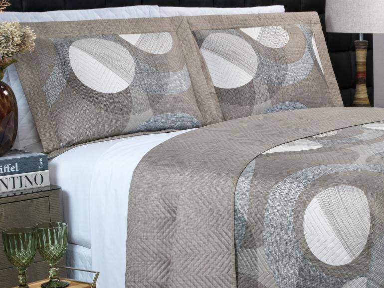 Kit: 1 Cobre-leito King Bouti de Microfibra Ultrasonic Estampada + 2 Porta-travesseiros - Dicaprio Taupe - Dui Design