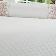 Kit: 1 Cobre-leito King + 2 porta-travesseiros Cetim de Algodo 300 fios com Bordado Ingls - Elegance Branco e Rosa Velho - Dui Design