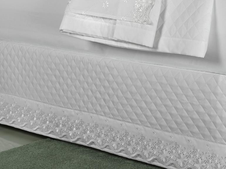 Saia para cama Box Matelassada com Bordado Inglês Solteiro - Fiori Branco - Dui Design