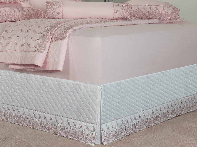 Saia para cama Box Matelassada com Bordado Inglês Solteiro - Florata Branco  e Rosa Velho - Dui Design