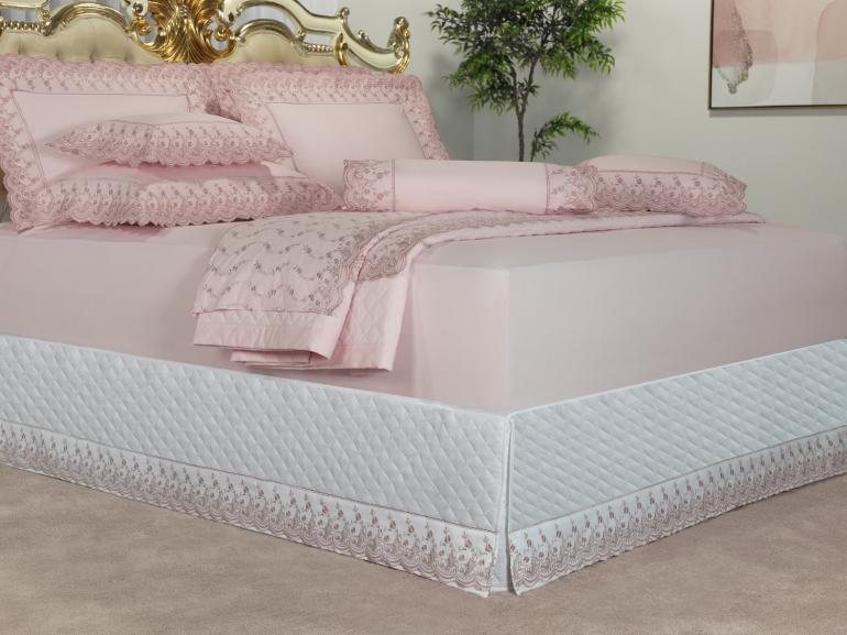 Saia para cama Box Matelassada com Bordado Inglês King - Florata Branco e Rosa Velho - Dui Design