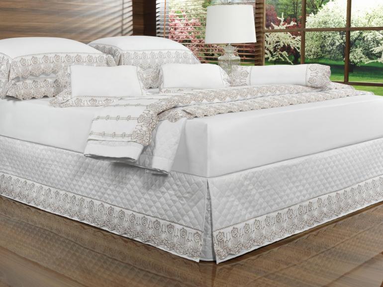 Saia para cama Box Matelassada com Bordado Ingls King - Glamour Branco e Areia - Dui Design