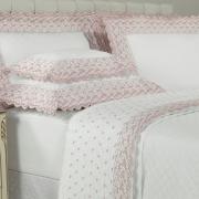 Kit: 1 Cobre-leito Casal + 2 porta-travesseiros Percal 200 fios com Bordado Inglês - Lady Branco e Rosa Velho - Dui Design