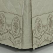 Saia para cama Box Matelassada com Bordado Inglês Casal - Lucerna Bege - Dui Design