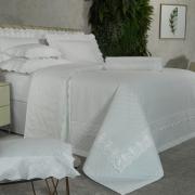 Kit: 1 Cobre-leito Queen + 2 porta-travesseiros Percal 200 fios com Bordado Inglês - Lucerna Branco - Dui Design