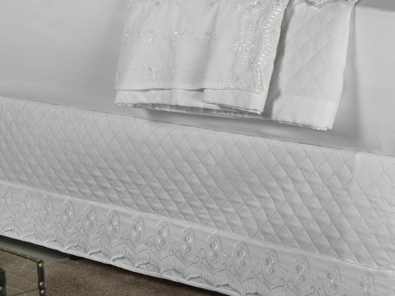 Saia para cama Box Matelassada com Bordado Inglês King - Lucerna Branco - Dui Design