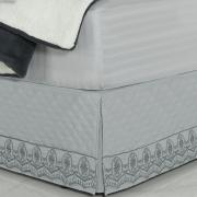 Saia para cama Box Matelassada com Bordado Inglês Queen - Lucerna Cinza - Dui Design