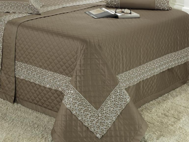 Kit: 1 Cobre-leito Casal + 2 porta-travesseiros Cetim de Algodo 300 fios com Bordado Ingls - Madame Stone - Dui Design