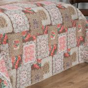 Kit: 1 Cobre-leito King Bouti de Microfibra Ultrasonic Estampada + 2 Porta-travesseiros - Mary Bege e Carmim - Dui Design