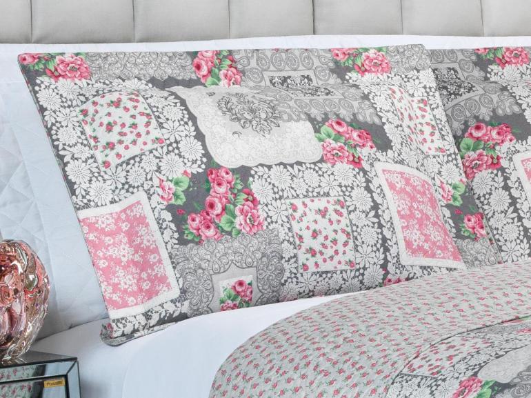 Kit: 1 Cobre-leito King Bouti de Microfibra Ultrasonic Estampada + 2 Porta-travesseiros - Mary Cinza e Rosa - Dui Design