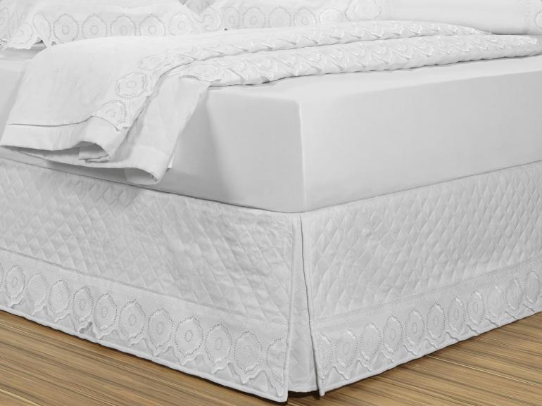 Saia para cama Box Matelassada com Bordado Inglês Casal - Medallion Branco - Dui Design