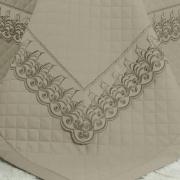 Kit: 1 Cobre-leito Casal + 2 porta-travesseiros Cetim de Algodão 300 fios com Bordado Inglês - Medici Bege - Dui Design