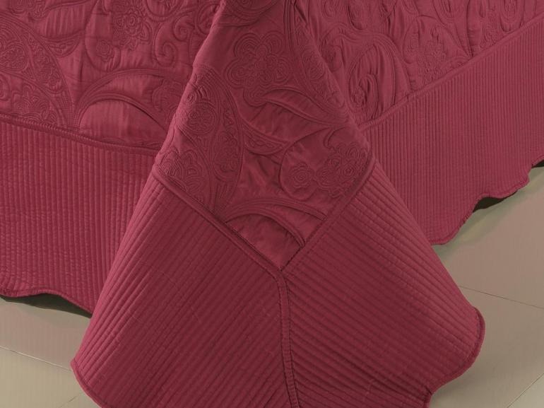 Kit: 1 Cobre-leito Casal Bouti Bordada de Microfibra + 2 Porta-travesseiros - Mitra Vinho Rose - Dui Design