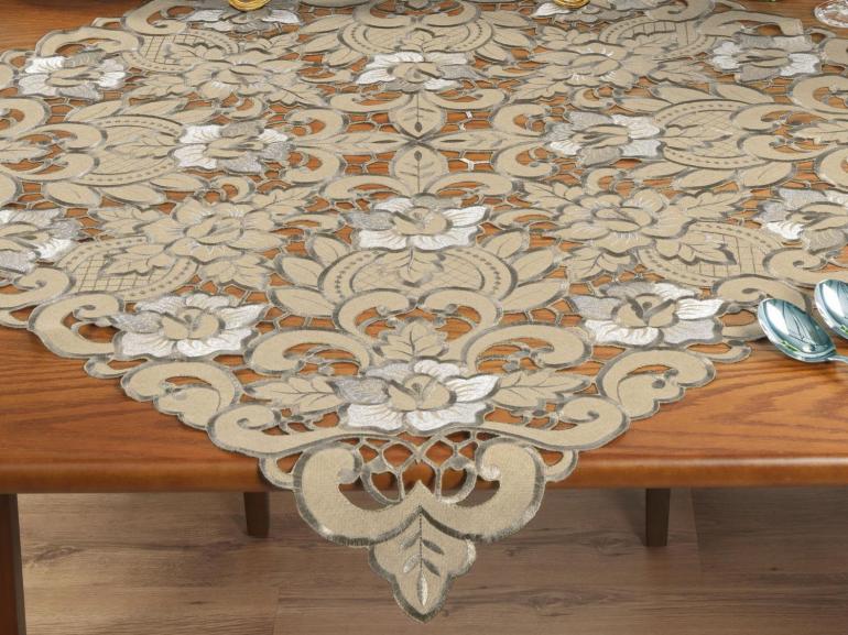 Centro de Mesa Quadrado com Bordado Richelieu 85x85cm - Monalisa Bege - Dui Design