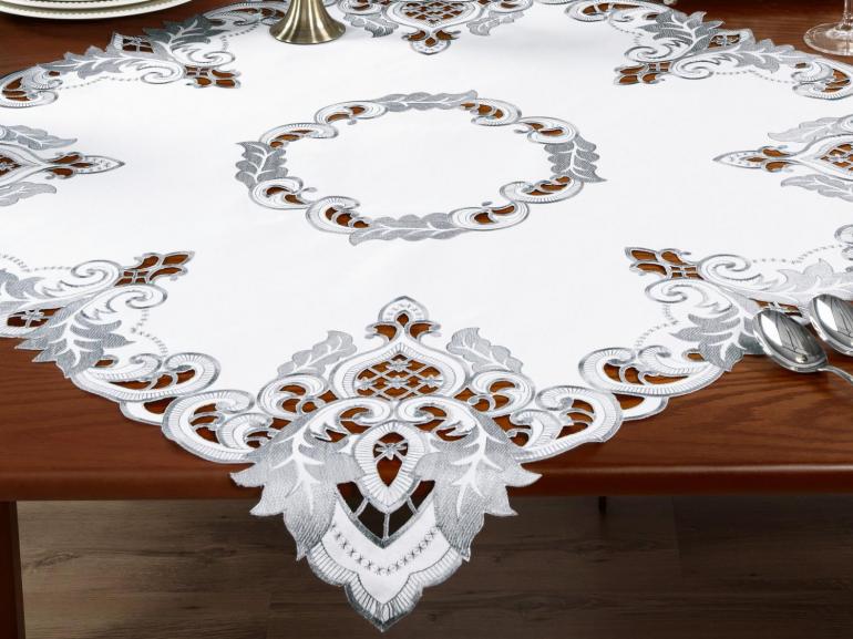 Centro de Mesa Quadrado com Bordado Richelieu 85x85cm - Orion Natural - Dui Design
