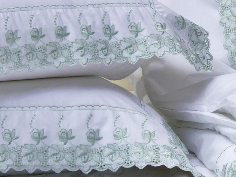 Kit: 1 Capa para Edredom Casal + 2 Fronhas Percal 200 fios 100% Algodo com Bordado Ingls - Paloma Verde - Dui Design