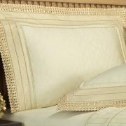 Kit: 1 Cobre-leito Casal + 2 porta-travesseiros Cetim de Algodo 1.000 fios com Bordado Ingls - Passini Marfim - Dui Design