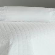 Kit: 1 Cobre-leito Casal + 2 porta-travesseiros Percal 200 fios com Bordado Inglês - Primavera Branco - Dui Design