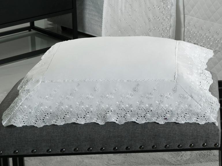 Kit: 1 Cobre-leito Casal + 2 porta-travesseiros Percal 200 fios com Bordado Inglês - Primavera Branco - Dui Design