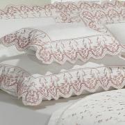 Kit: 1 Cobre-leito Casal + 2 porta-travesseiros Cetim de Algodo 300 fios com Bordado Ingls - Ravenna Branco e Rosa Velho - Dui Design