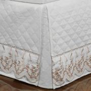 Saia para cama Box Matelassada com Bordado Ingls Casal - Ravenna Branco e Rosa Velho - Dui Design