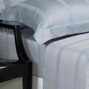 Kit: 1 Cobre-leito King + 2 porta-travesseiros Cetim 300 fios - Riviera Azul - Dui Design