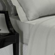 Kit: 1 Cobre-leito Casal + 2 porta-travesseiros Cetim 300 fios - Riviera Cinza - Dui Design