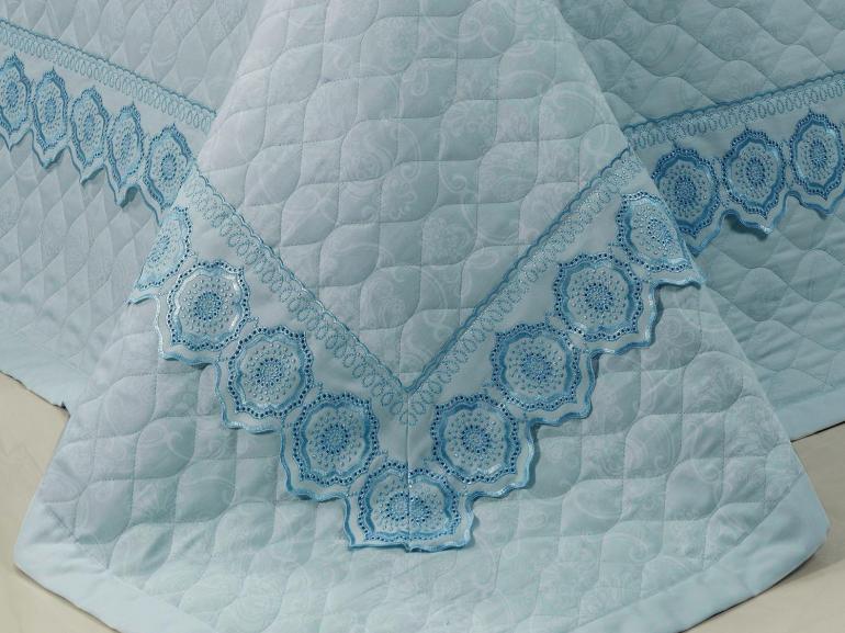 Kit: 1 Cobre-leito Queen + 2 porta-travesseiros Cetim de Algodo 300 fios Jacquard com Bordado Ingls - Royalle Azul - Dui Design