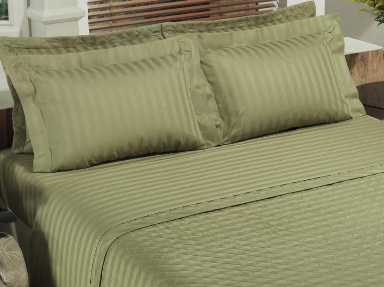 Kit: 1 Cobre-leito Casal + 2 porta-travesseiros Cetim 300 fios 100% Algodo - Royally Verde Oliva - Dui Design