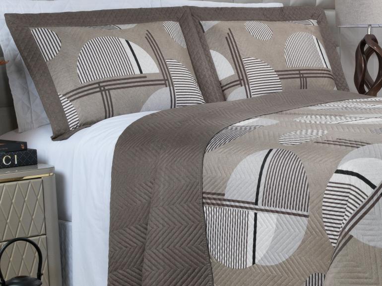 Kit: 1 Cobre-leito Casal Bouti de Microfibra Ultrasonic Estampada + 2 Porta-travesseiros - Seatle Taupe - Dui Design