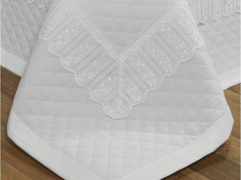 Kit: 1 Cobre-leito King + 2 porta-travesseiros Percal 200 fios com Bordado Ingls - Sofia Branco - Dui Design