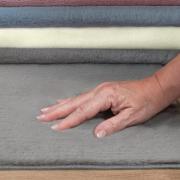 Tapete 40x60cm Efeito Pele de Coelho com Antiderrapante 1440 g/m� - Rabbit - Dui Design