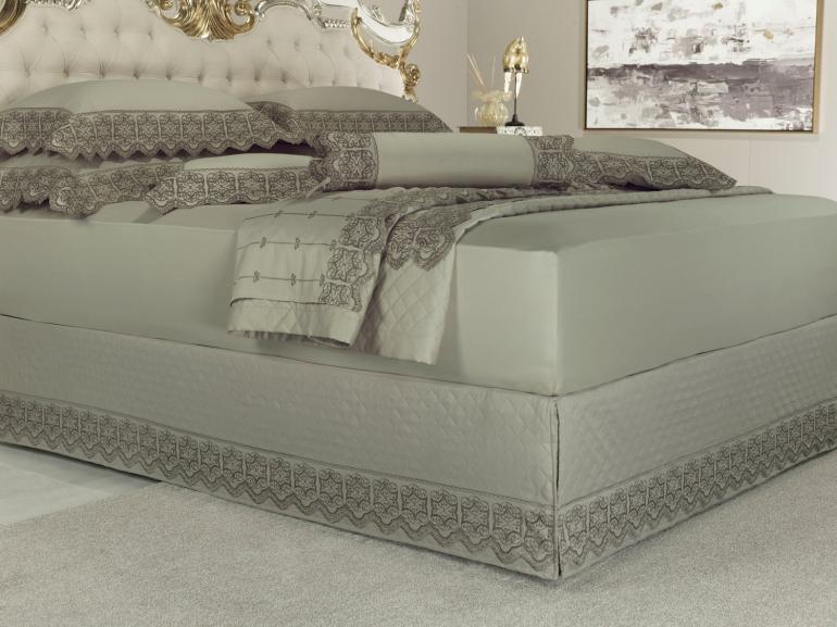 Saia para cama Box Matelassada com Bordado Inglês King - Venetian Bege - Dui Design